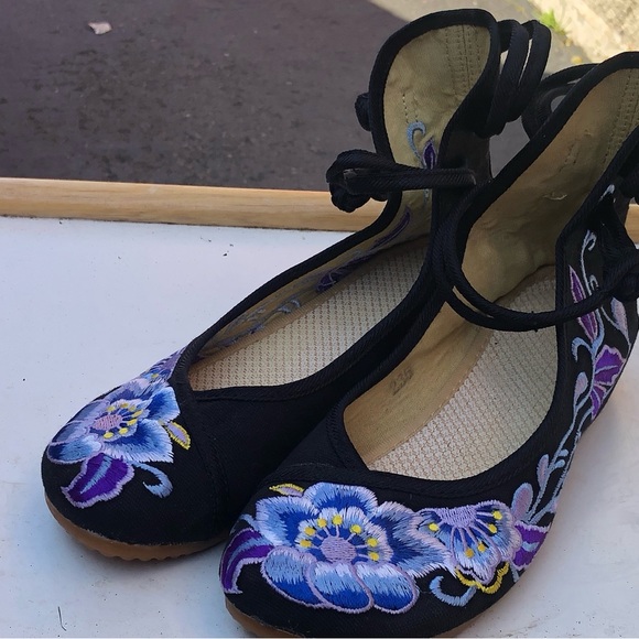 Syxysm Shoes Women’s Black Blue Embroidered Flowers Gladiator Cotton Shoes - Picture 10 of 11